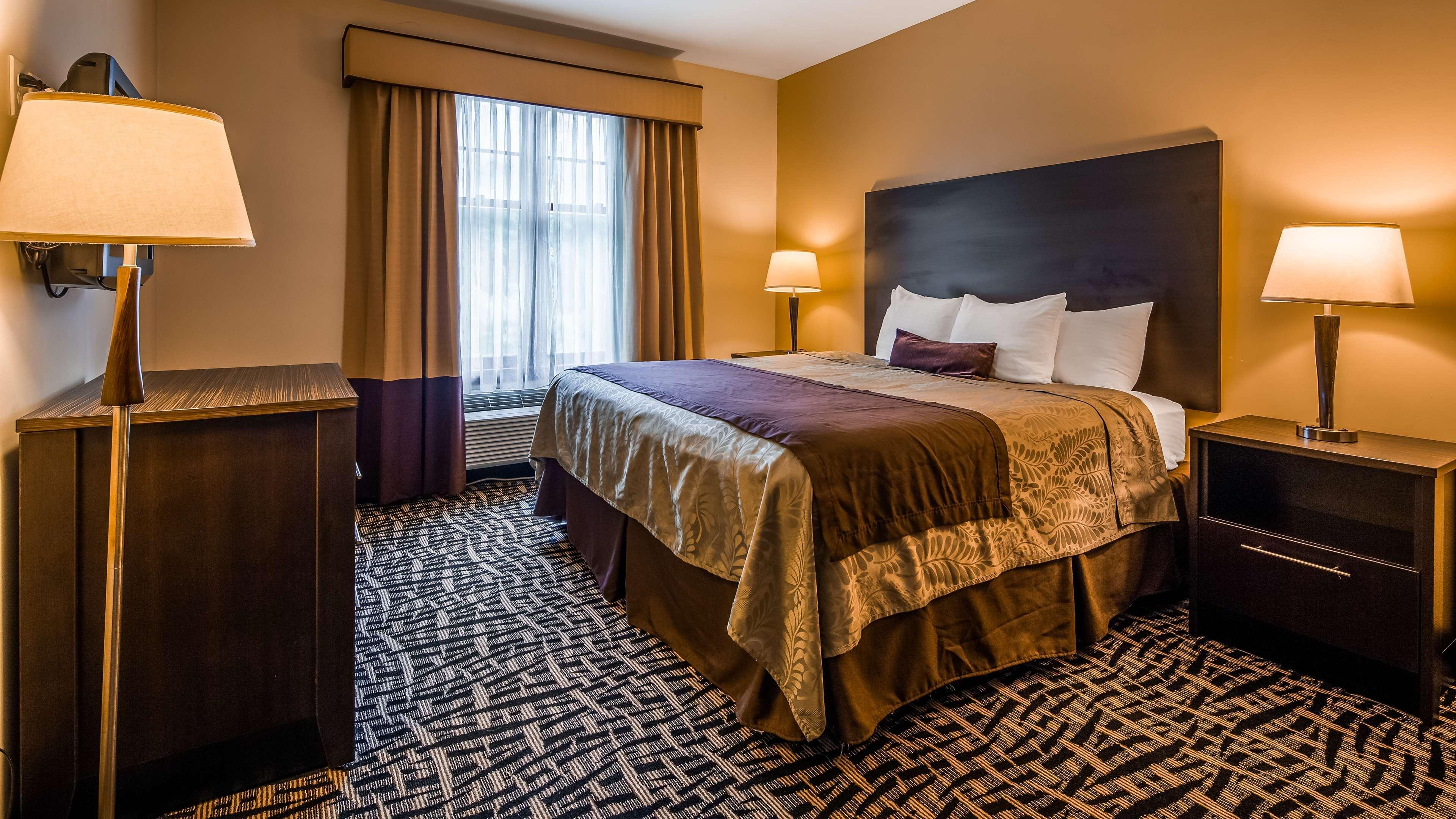 Best Western Plus The Inn & Suites At The Falls Poughkeepsie Exterior foto