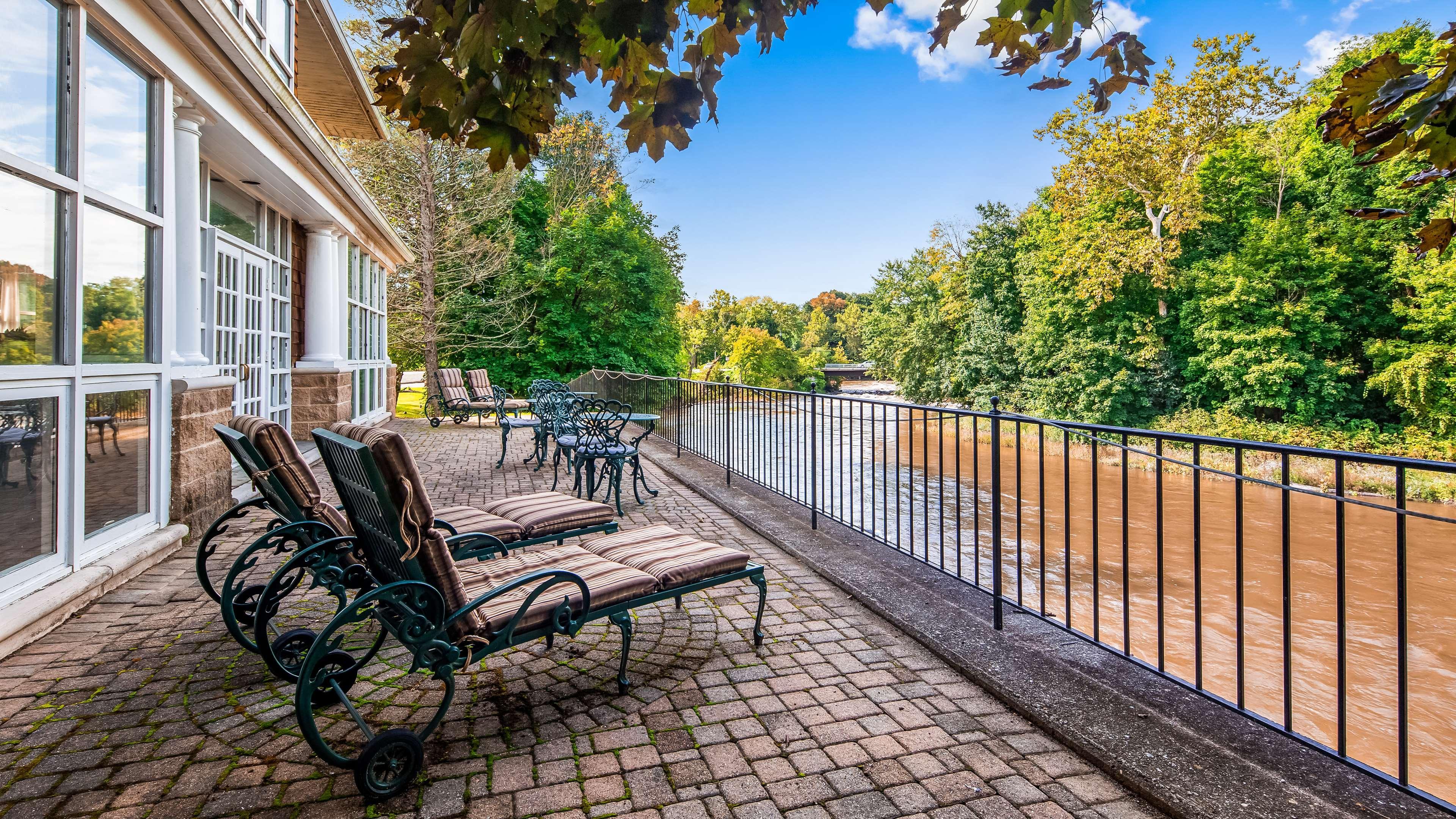 Best Western Plus The Inn & Suites At The Falls Poughkeepsie Exterior foto