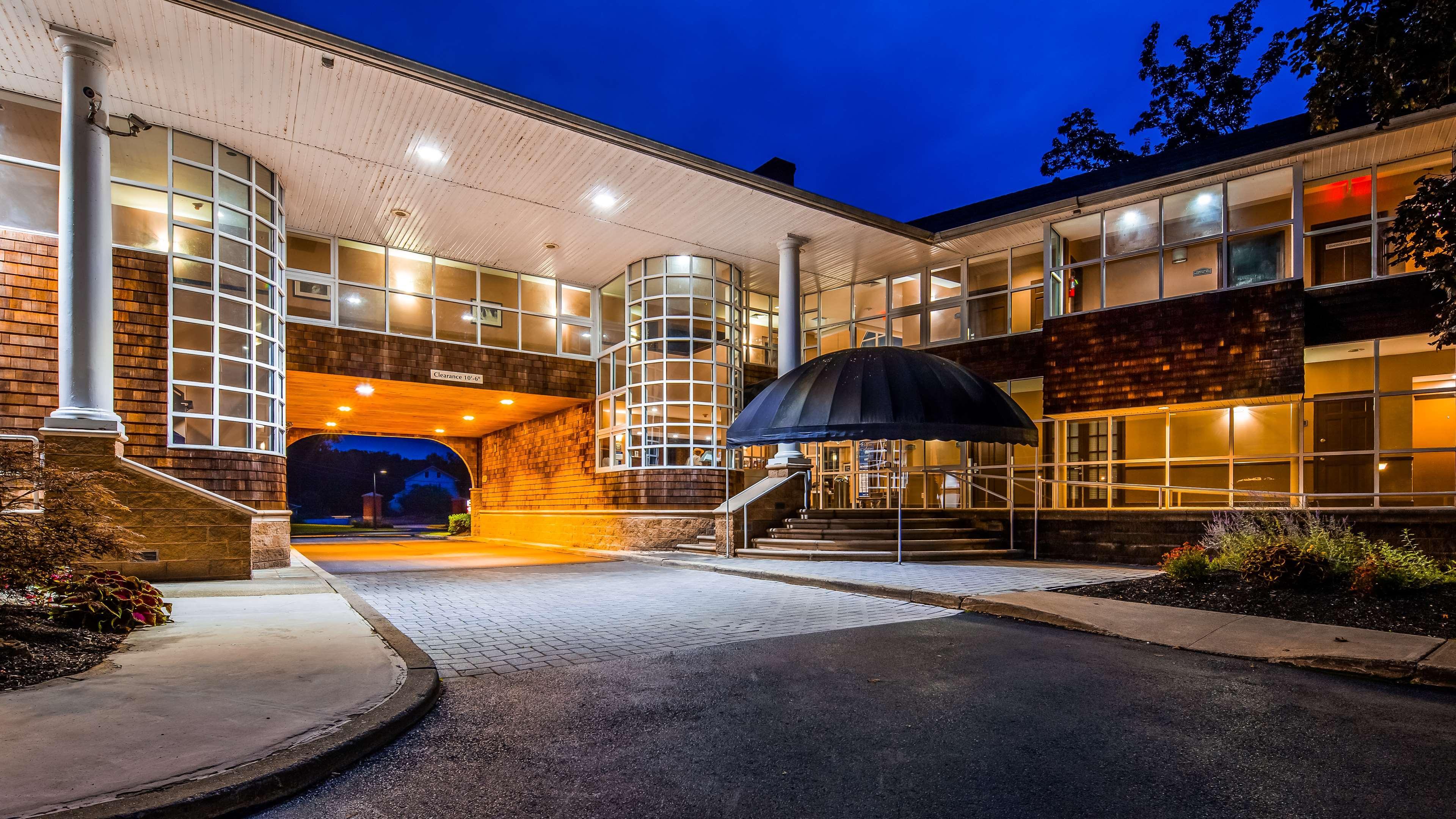 Best Western Plus The Inn & Suites At The Falls Poughkeepsie Exterior foto