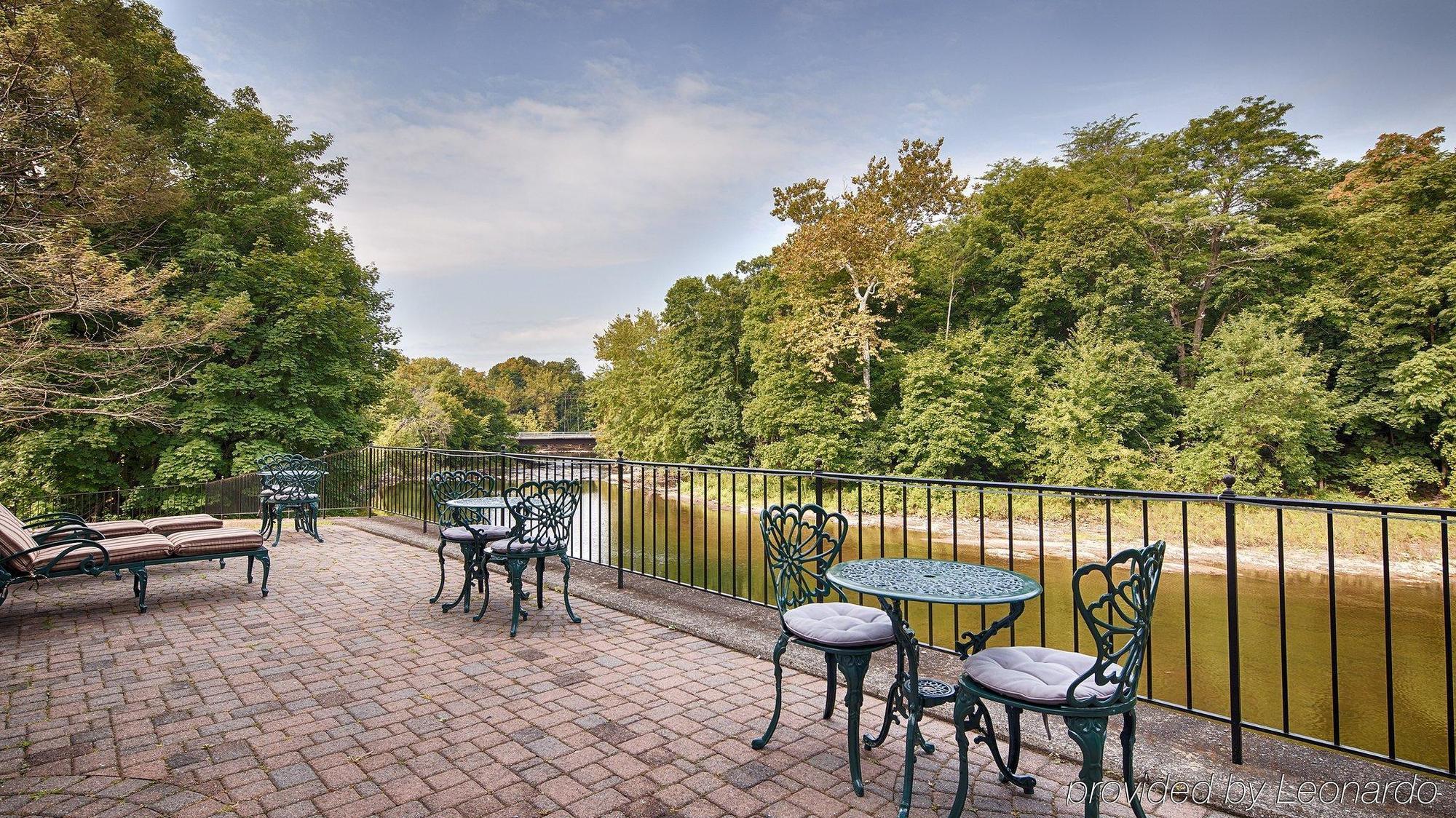 Best Western Plus The Inn & Suites At The Falls Poughkeepsie Exterior foto