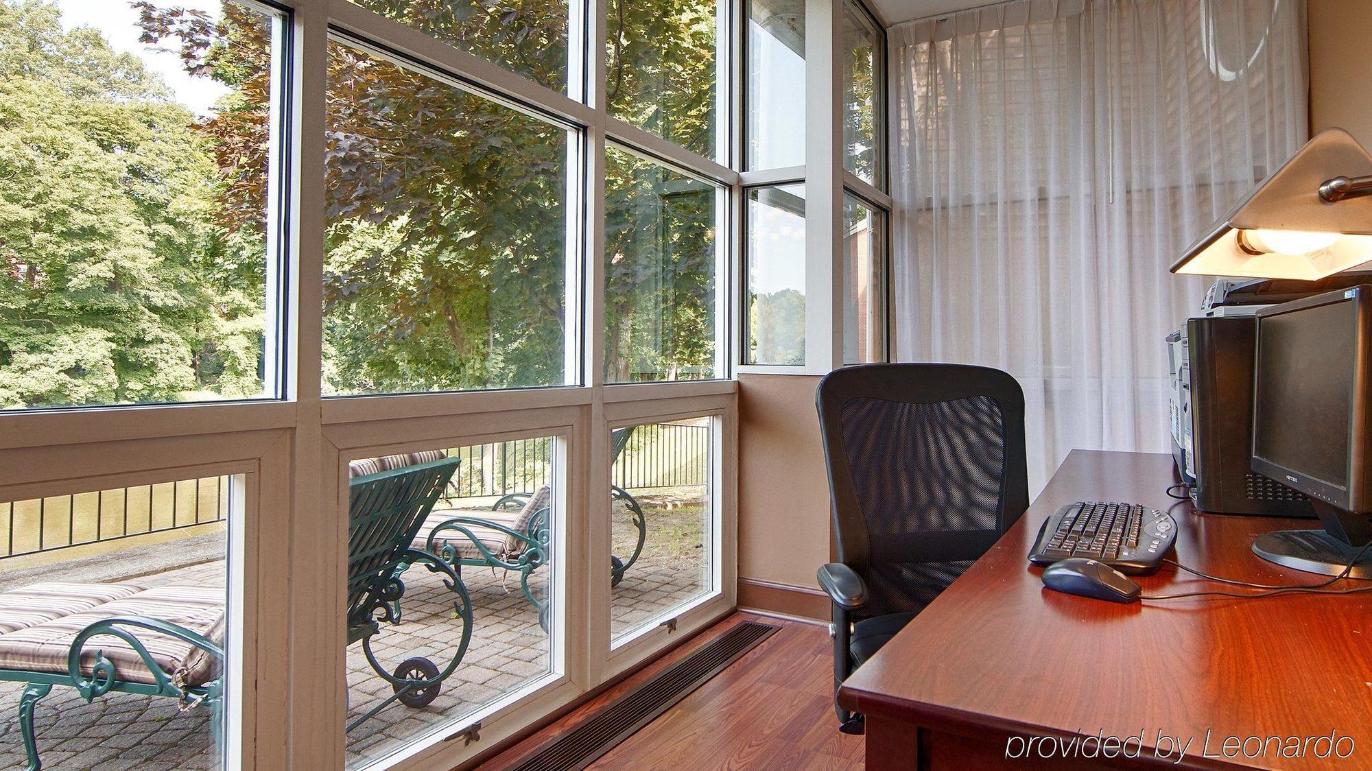 Best Western Plus The Inn & Suites At The Falls Poughkeepsie Exterior foto