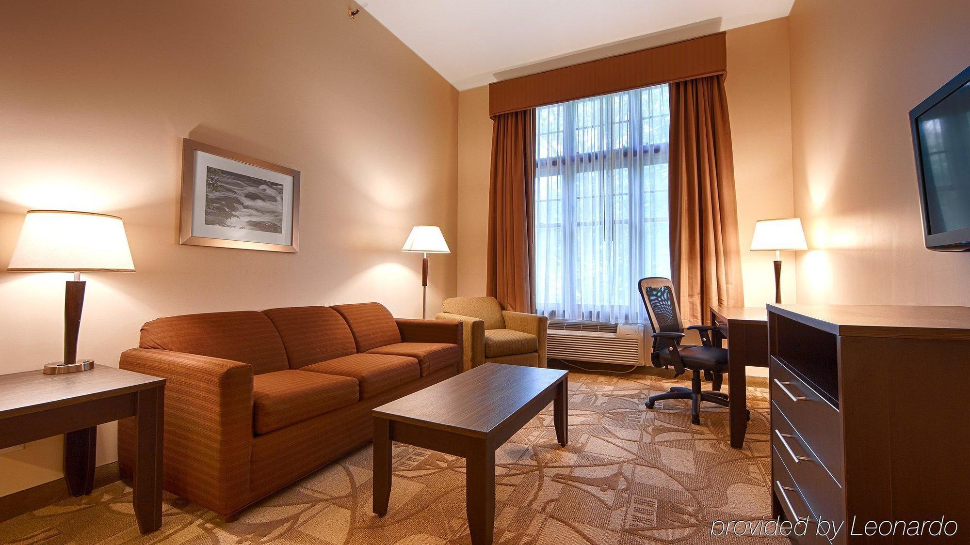 Best Western Plus The Inn & Suites At The Falls Poughkeepsie Exterior foto