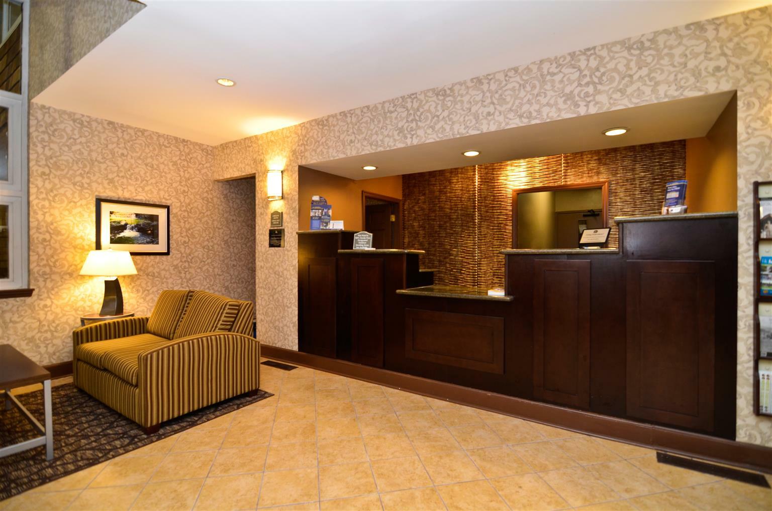 Best Western Plus The Inn & Suites At The Falls Poughkeepsie Exterior foto
